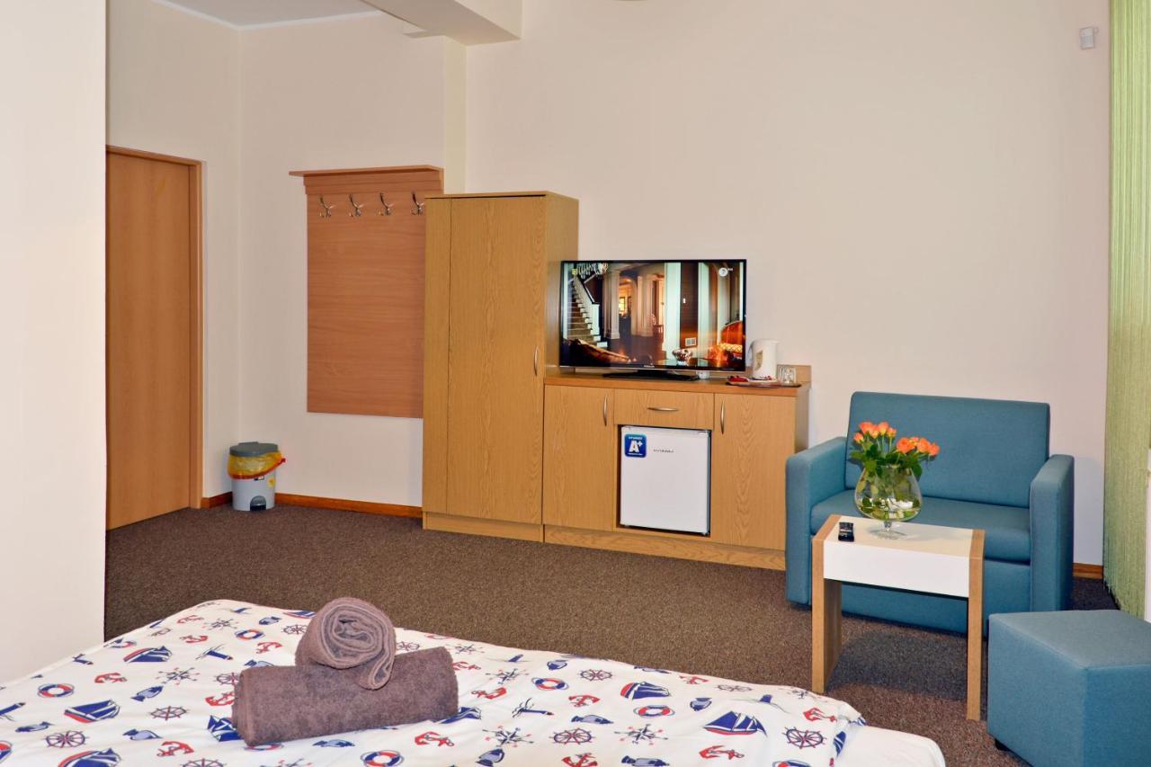 Dom Wczasowy Pod Zegarem Łeba Exterior foto